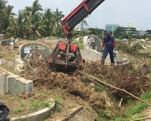 台南墓地除草, 台南墓地鋸樹, 台南環境整理, 台南鋸樹, 台南除草鋸樹, 
                    台南代客除草, 台南除(割)草作業, 台南割草, 台南除草, 台南割草整地, 台南除草整地, 台南除草工, 台南整地除草費用, 台南空地割草, 台南整地除草, 
                    台南空地除草
