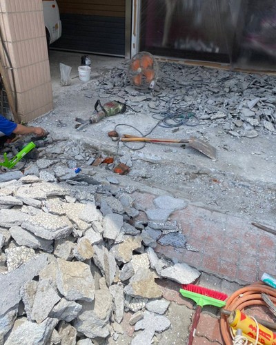 台北騎樓地面打除, 台北抿石子, 台北泥作土水工程承包, 台北騎樓地板翻修, 台北騎樓地坪施工, 台北貼磁磚, 台北騎樓磁磚工程