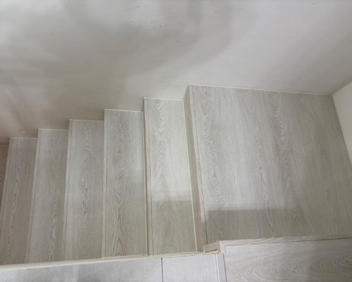 台中樓梯板施工, 台中梯施作超耐磨木地板, 台中鋪木地板, 台中木地板安裝, 台中木地板施工, 
                    台中木地板1坪多少錢？ 台中樓梯可以鋪木地板嗎？ 台中樓梯地板鋪設, 台中木作施工, 台中木地板施工, 台中樓梯裝潢施工, 台中耐磨地板裝潢, 
                    台中樓梯裝修, 台中木作裝潢, 台中木地板施工, 台中木地板裝修, 台中木工師傅, 台中木工推薦, 台中木作工程, 台中木作隔間, 台中木工裝潢, 台中室內裝潢, 台中室內設計推薦