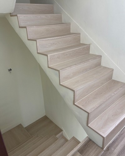 台中樓梯板施工, 台中木樓梯施作超耐磨木地板, 台中鋪木地板, 台中木地板安裝, 台中木地板施工, 
                    台中木地板1坪多少錢？ 台中樓梯可以鋪木地板嗎？ 台中樓梯地板鋪設, 台中木作施工, 台中木地板施工, 台中樓梯裝潢施工, 台中耐磨地板裝潢, 
                    台中樓梯裝修, 台中木作裝潢, 台中木地板施工, 台中木地板裝修, 台中木工師傅, 台中木工推薦, 台中木作工程, 台中木作隔間, 台中木工裝潢, 台中室內裝潢, 台中室內設計推薦